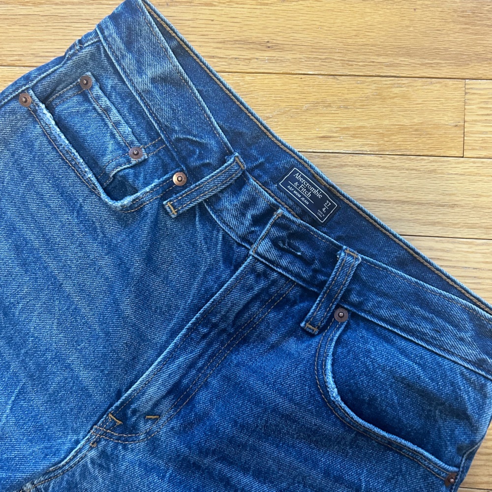 Abercrombie & Fitch Mom Jeans